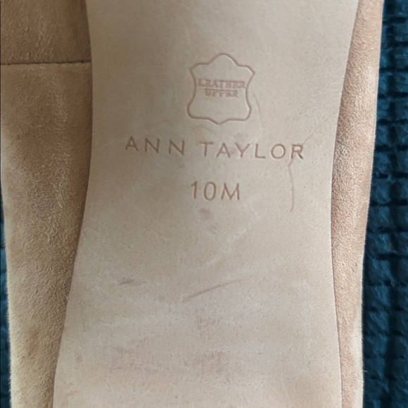 Ann Taylor Enid Suede Mary Jane Pointy Heel Pump Sz 10 Beige 3.5” Heel Business - Picture 6 of 9